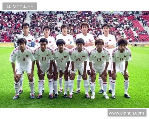 韩国足球明星跨界挑战男篮展现运动多才多艺的魅力与激情