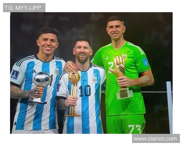 顶级足球明星同框合影展现球场魅力与友谊的精彩瞬间